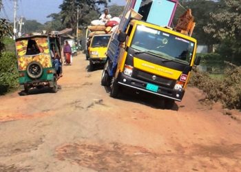 বরিশাল-বাকেরগঞ্জ মহাসড়ক এখন মরণ ফাঁদ