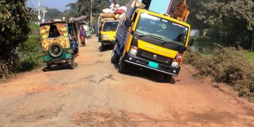 বরিশাল-বাকেরগঞ্জ মহাসড়ক এখন মরণ ফাঁদ