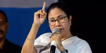 বাংলাদেশের প্রসঙ্গ টেনে মোদিকে কড়া হুঁশিয়ারি মমতার