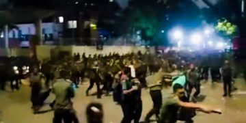 আনসারদের সঙ্গে শিক্ষার্থীদের সংঘর্ষ