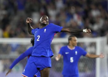 আর্জেন্টিনার স্বর্ণের স্বপ্ন চূর্ণ করে সেমিতে ফ্রান্স