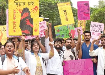 রাতভর বিক্ষোভ, উত্তাল কলকাতা