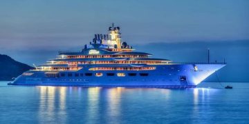 বিলাসবহুল প্রমোদতরি ডুবি