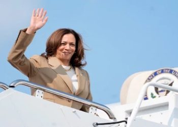 কমলা হ্যারিসকে আনুষ্ঠানিকভাবে বেছে নিলো ডেমোক্রেটিক পার্টি 