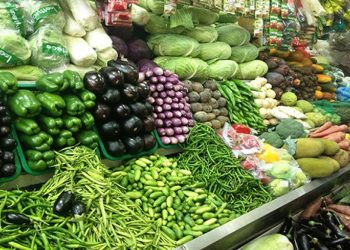 বাজারে পর্যাপ্ত সরবরাহ থাকলেও চড়া সবজির দাম