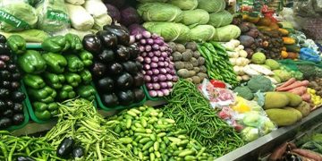 বাজারে পর্যাপ্ত সরবরাহ থাকলেও চড়া সবজির দাম