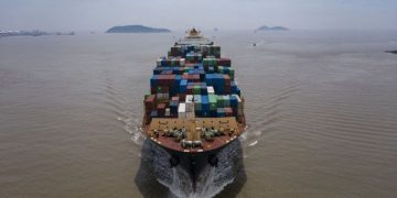 চীন থেকে সরাসরি জাহাজ চলাচল শুরু