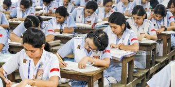 পৃষ্ঠা উলটিয়ে পড়াগুলো রিভিশন দাও