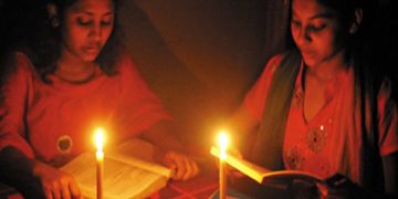 তীব্র লোডশেডিংয়ে নাকাল দেশবাসী