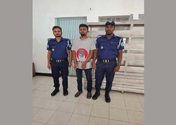 ছাত্র সমন্বয়ক পরিচয়ে চাঁদাবাজি