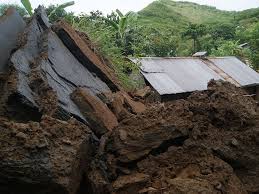 পাহাড় ধসে দুই মেয়েসহ মায়ের মৃত্যু