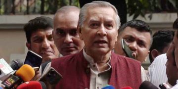 সরকারের ভুল-ত্রুটি নির্দ্বিধায় ছাপতে বলেছেন প্রধান উপদেষ্টা