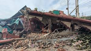 গুঁড়িয়ে দেওয়া হলো ফসিহ পাগলার মাজার