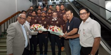 ফুল দিয়ে বরণ করা হলো শান্তদের