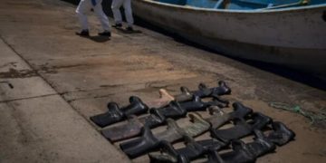 নৌকায় মিলল ৩০ জনের পচা-গলা মরদেহ