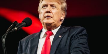 আমাকে ভোট দিন নাহলে ইসরায়েল ধ্বংস হবে