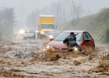 শক্তিশালী ঘূর্ণিঝড় হেলেনের আঘাত