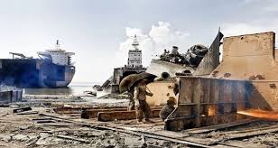 সীতাকুণ্ডে জাহাজ ভাঙা কারখানায় বিস্ফোরণে দগ্ধ