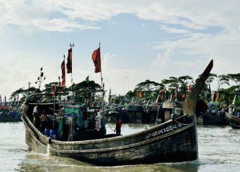 নিরাপদ আশ্রয়ে জেলেরা