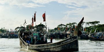 নিরাপদ আশ্রয়ে জেলেরা