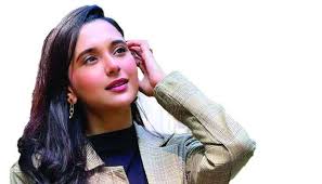 পরিচ্ছন্নতাকর্মীদের সঙ্গে থাকতে হয়েছে সাবিলা নূরকে