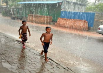 বৃষ্টি তবু গরম কেন