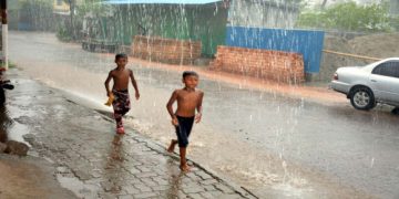 বৃষ্টি তবু গরম কেন