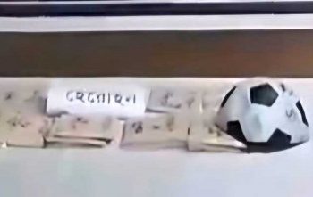 ফুটবলের মধ্যে মিলল ২ কোটি টাকার হেরোইন