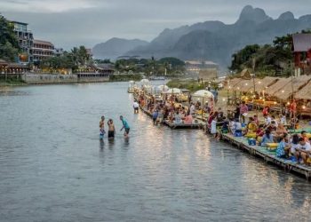 মিথানল বিষক্রিয়ায় ৫ বিদেশি পর্যটকের মৃত্যু