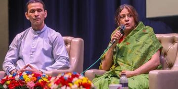 ইতিহাসকে একটি পিলারের ওপর দাঁড় করিয়েছে