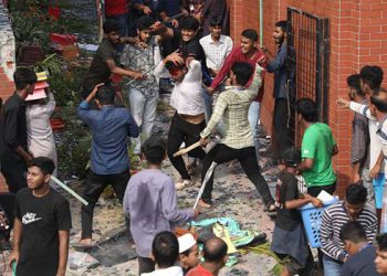 রক্তারক্তিতে জড়াল তিন কলেজের শিক্ষার্থীরা