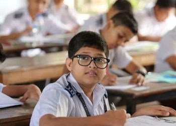 স্কুলে ভর্তির নাজেহাল অভিভাবক