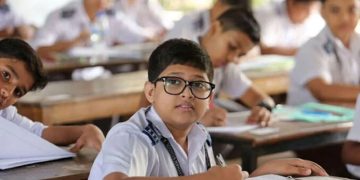 স্কুলে ভর্তির নাজেহাল অভিভাবক