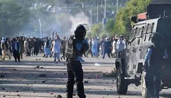 রণক্ষেত্রে পরিণত পাকিস্তানের ইসলামাবাদ