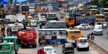 শৃঙ্খলা ফিরছেই না রাস্তায়