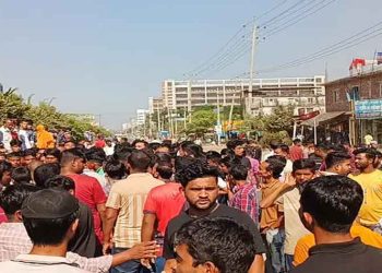 গাজীপুরে শ্রমিকদের সড়ক অবরোধ