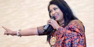 বাংলাদেশে আসছেন বেবী নাজনীন