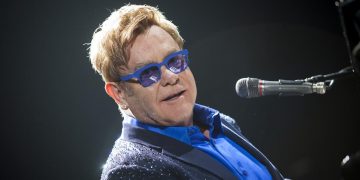 দৃষ্টিশক্তি হারিয়েছেন