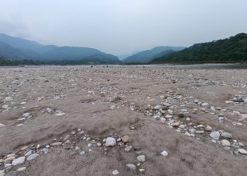 প্রতিদিন চুরি হচ্ছে কোটি কোটি টাকার পাথর