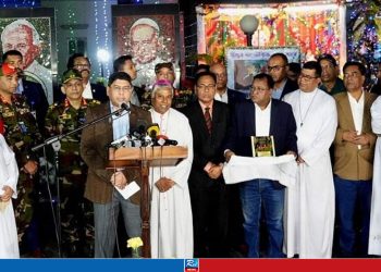 বড়দিন উপলক্ষে চার্চে সেনাপ্রধান