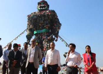 বিশ্বের সবচেয়ে বড় ‘প্লাস্টিক দানব’