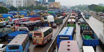 রাজধানীর বিভিন্ন সড়কে বিক্ষোভ যানজটে দুর্ভোগ