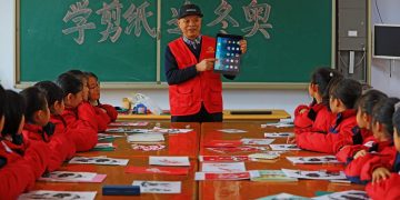 প্রাথমিক বিদ্যালয়ে চালু হচ্ছে এআই শিক্ষা