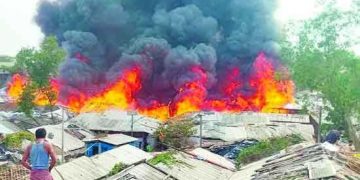 পুড়ছে উখিয়ার রোহিঙ্গা ক্যাম্প