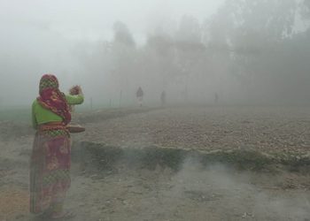 ঘন কুয়াশা ও মৃদু বাতাসে জনজীবনে দুর্ভোগ