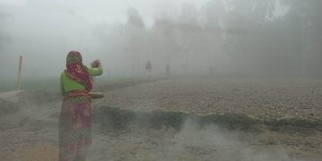 ঘন কুয়াশা ও মৃদু বাতাসে জনজীবনে দুর্ভোগ