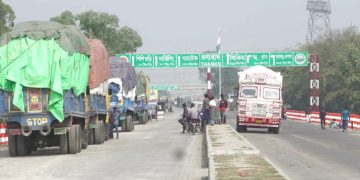 বাংলাবান্ধা স্থলবন্দর দিয়ে আমদানি হচ্ছে পেঁয়াজ