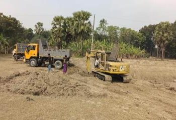 ফসলি জমির মাটি যাচ্ছে ইটভাটায়