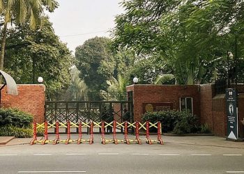 ২৫-৩০ মিনিটের মধ্যে গণভবন থেকে বেরিয়ে যাই