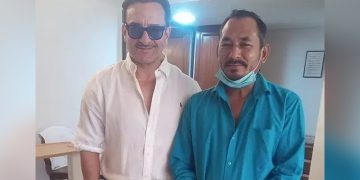 অটোচালকের সঙ্গে দেখা করলেন সাইফ